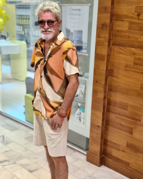 CAMISA DE VISCOSE DIGITAL ESTAMPA TROPICAL MARROM - Imagem 3