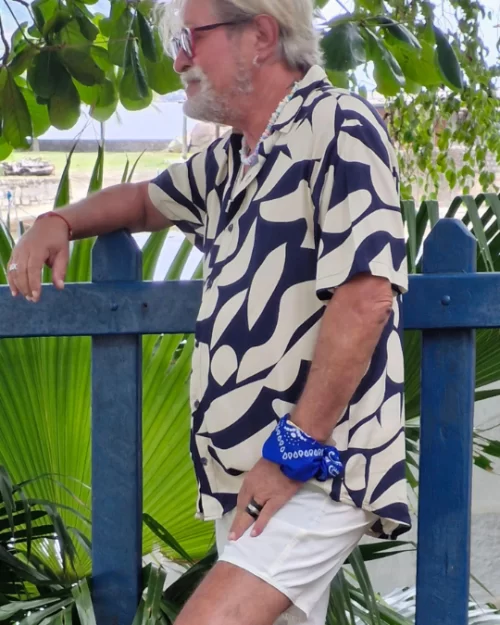 CAMISA DE VISCOSE DIGITAL ESTAMPADA BRANCA E AZUL - Imagem 3