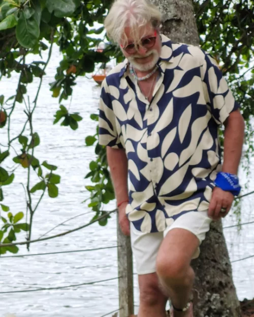 CAMISA DE VISCOSE DIGITAL ESTAMPADA BRANCA E AZUL - Imagem 2
