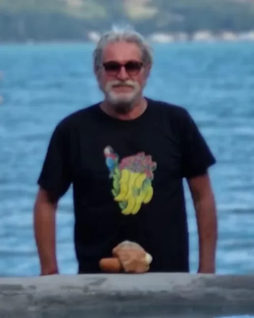 T-SHIRT TROPICAL PRETA - Imagem 2