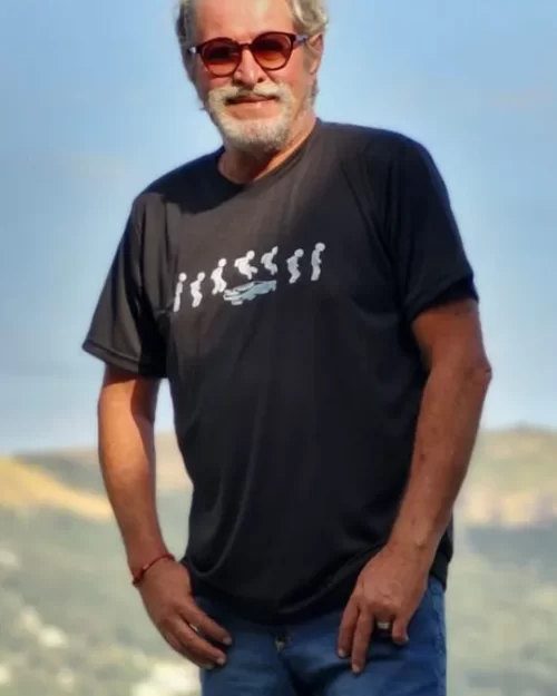 T-SHIRT MOVIMENTO PRETA