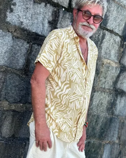 CAMISA DE VISCOSE DIGITAL ESTAMPA MOSTARDA - Imagem 3
