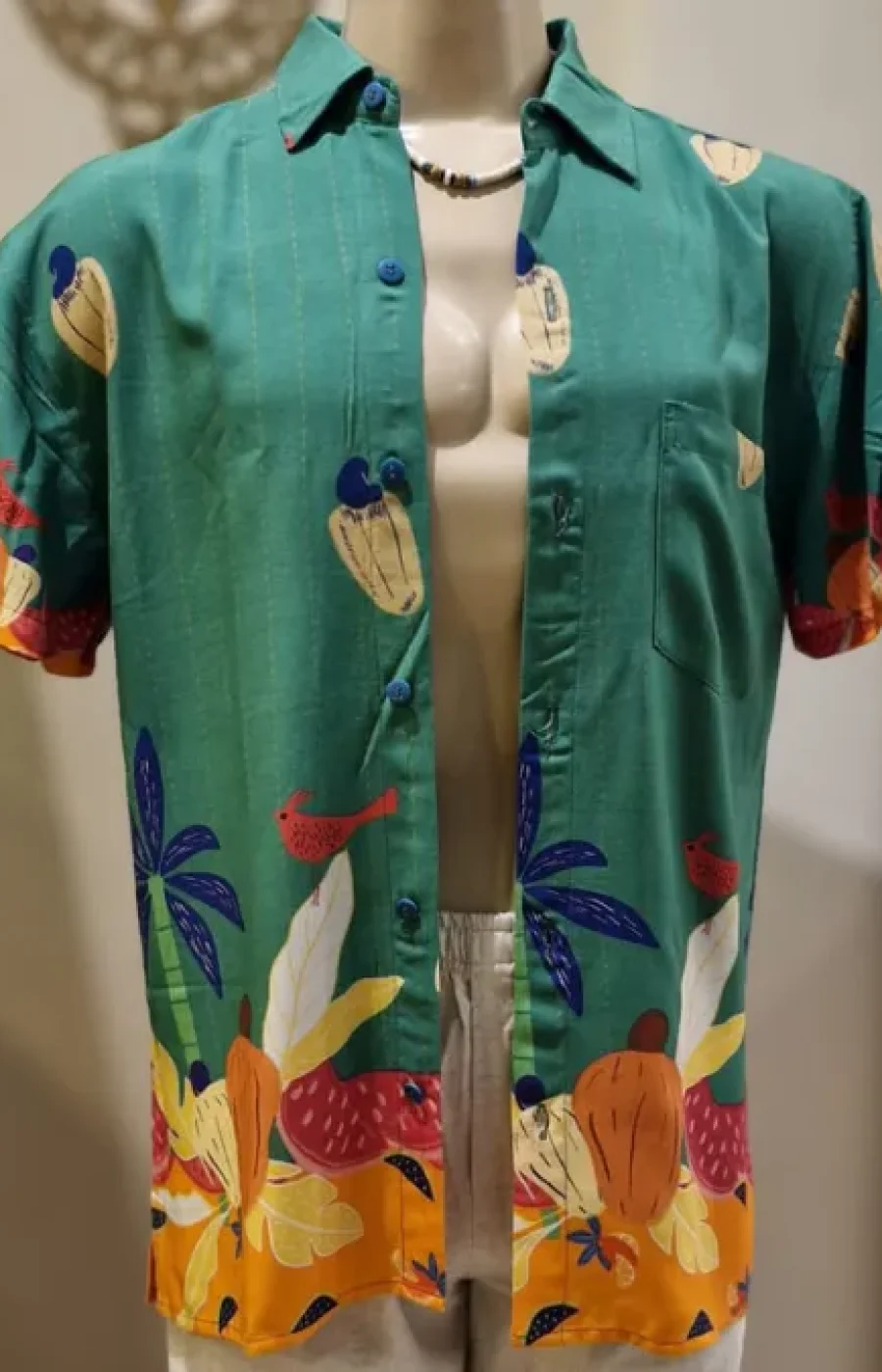 CAMISA DE VISCOSE DIGITAL ESTAMPA TROPICAL VERDE